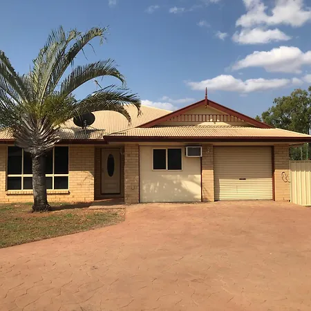 Western Heritage Motor Inn Moranbah Exterior photo