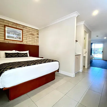 Western Heritage Motor Inn Moranbah Exterior photo