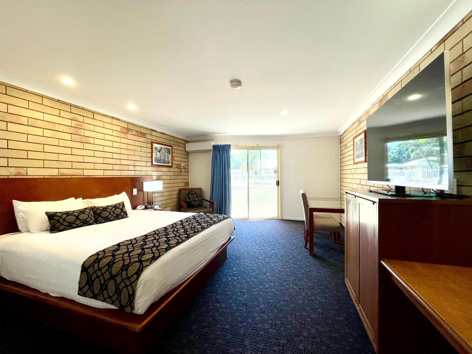 The Western Heritage Motor 4*